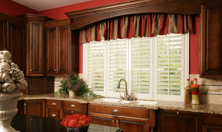 Hartford kitchen shutter and cornice valance